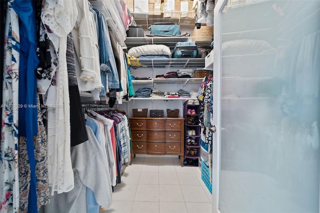 spacious closet featuring light tile patterned floors