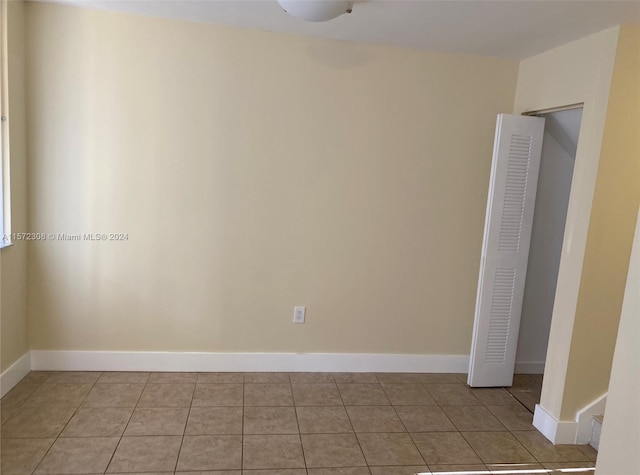 unfurnished room featuring light tile patterned floors