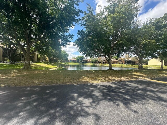 view of yard featuring a water view