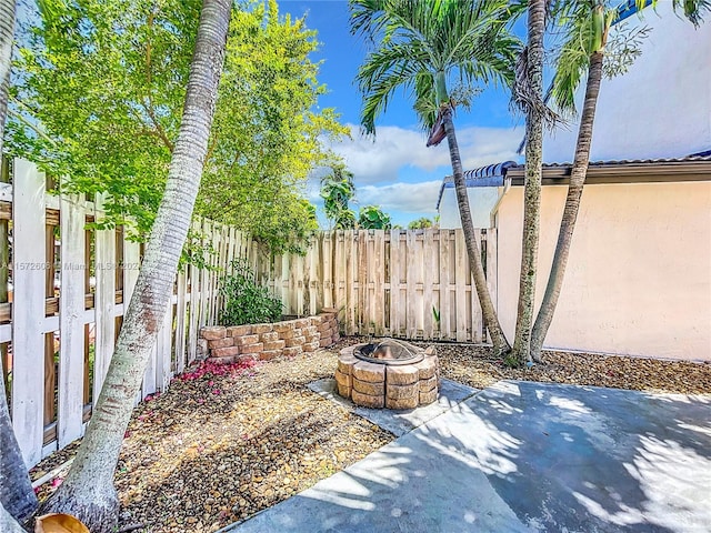 view of patio with a fire pit