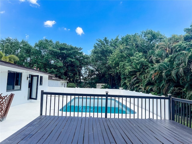 view of swimming pool