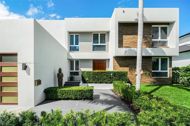 view of front of property with a front lawn