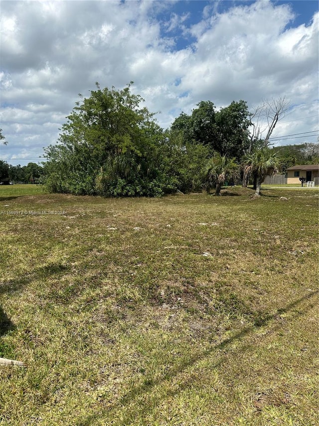 Listing photo 2 for 179XX SW 176th St, Miami FL 33187