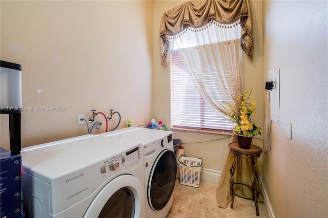 washroom featuring a wealth of natural light, independent washer and dryer, washer hookup, and light tile floors