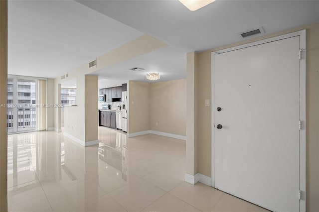 entryway featuring visible vents, baseboards, and light tile patterned floors