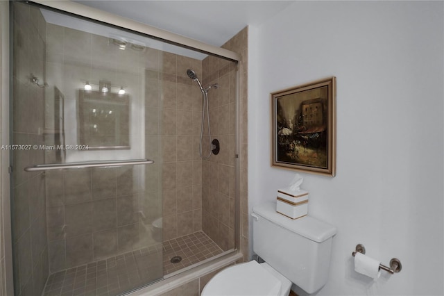 bathroom with an enclosed shower and toilet