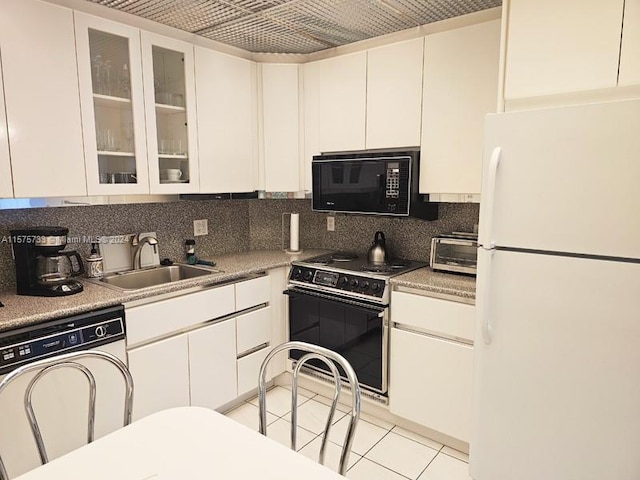 kitchen featuring stove, white refrigerator, sink, tasteful backsplash, and dishwasher