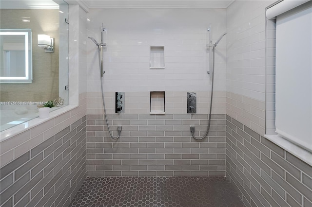 bathroom featuring tiled shower