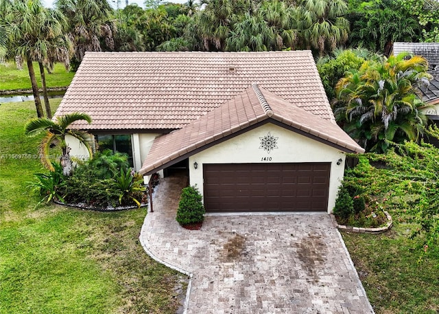 view of front of house featuring a garage and a front lawn