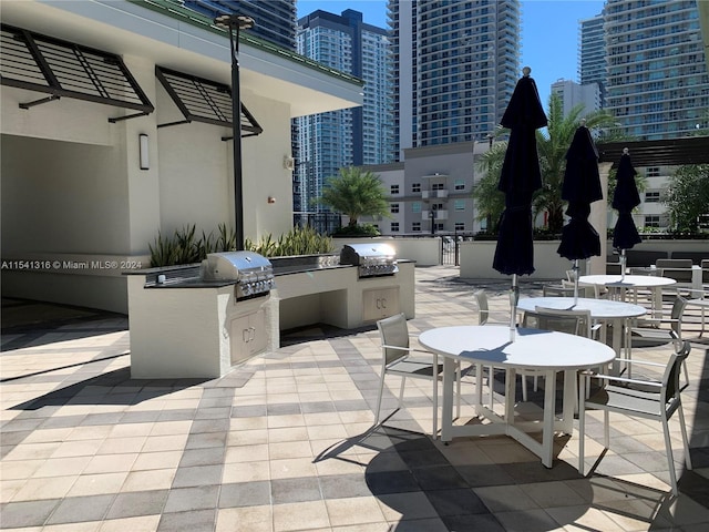 view of patio with an outdoor kitchen and grilling area