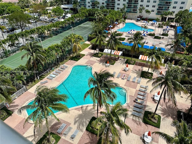 view of swimming pool