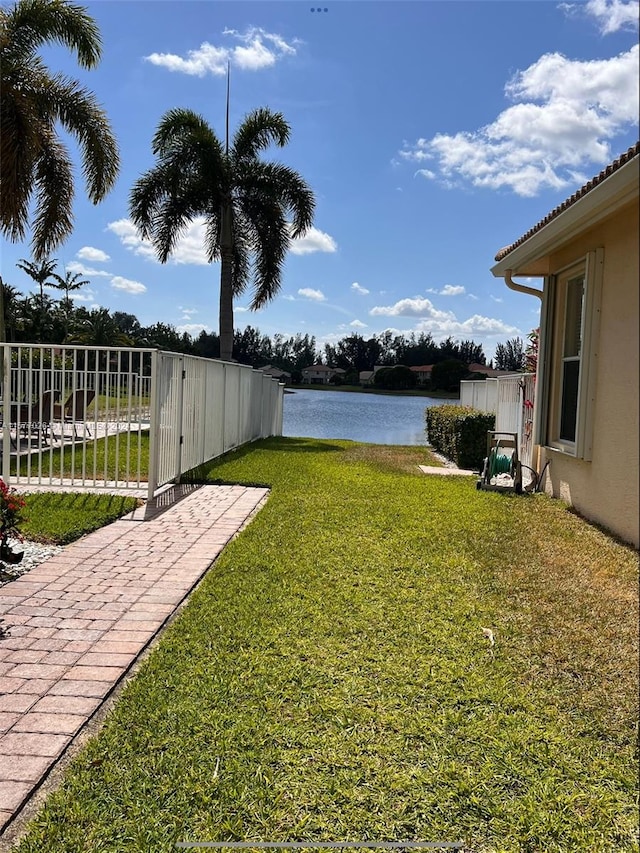 view of yard featuring a water view