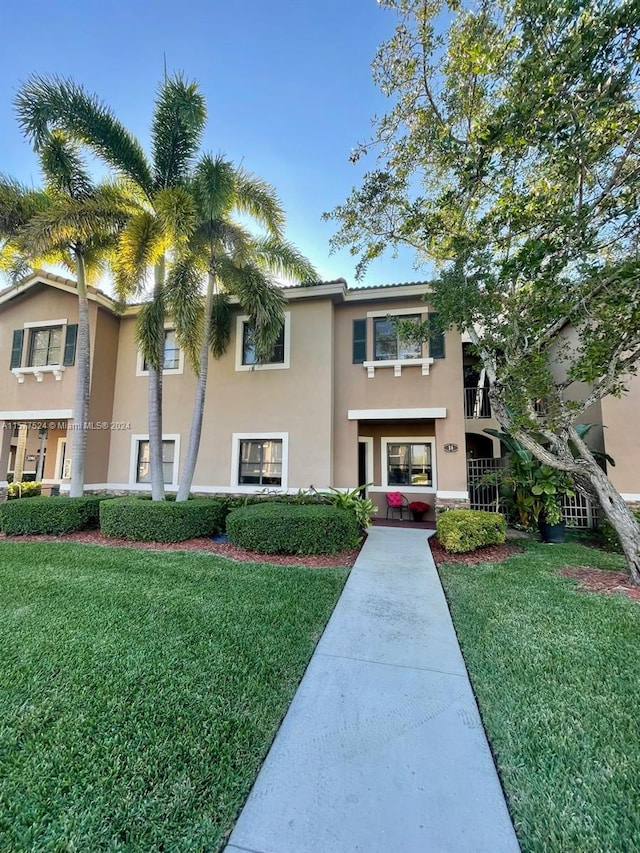 view of front of home with a front yard