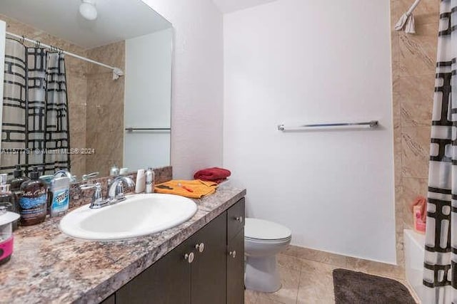 full bathroom featuring vanity, shower / bathtub combination with curtain, tile patterned flooring, and toilet