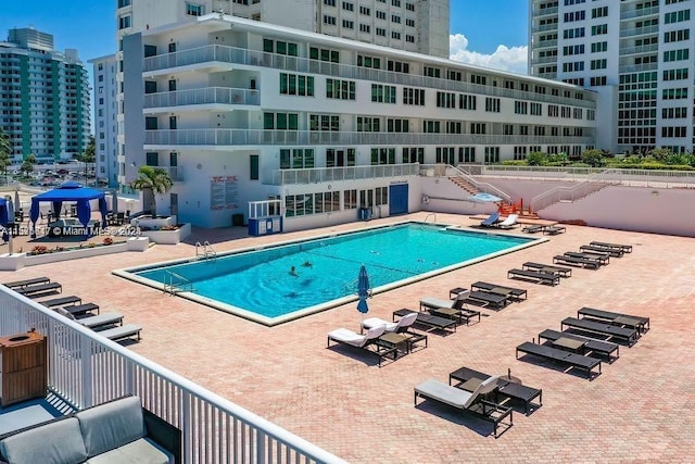 view of swimming pool