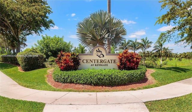 view of community / neighborhood sign