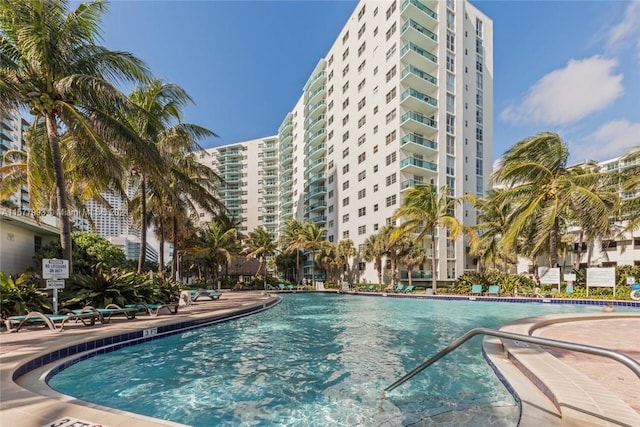 view of swimming pool