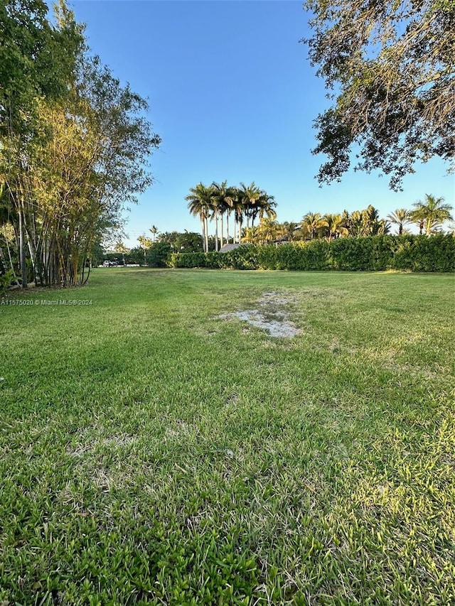 Listing photo 3 for 11300 SW 26th St, Davie FL 33325