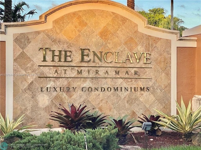 view of community / neighborhood sign