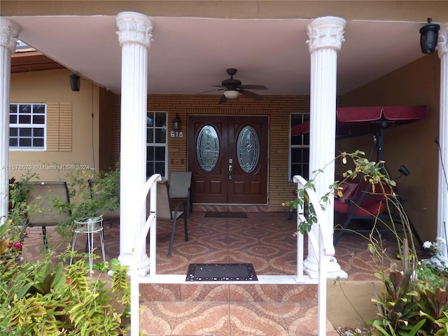 entrance to property featuring ceiling fan