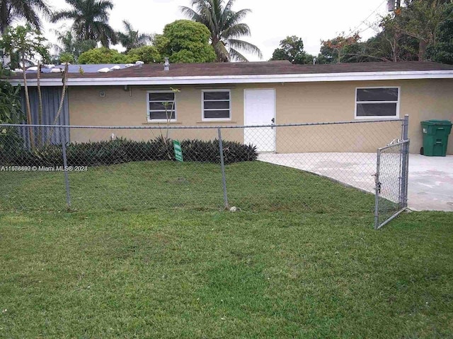 exterior space featuring a lawn