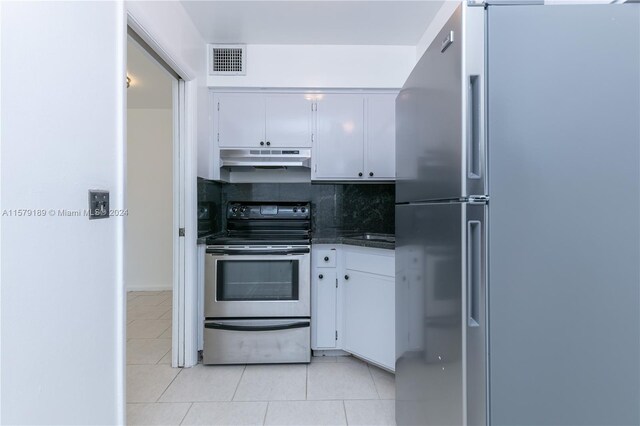 kitchen featuring sink, electric stove, white cabinets, and tasteful backsplash