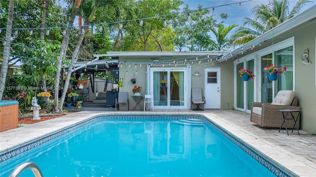 view of swimming pool featuring a patio