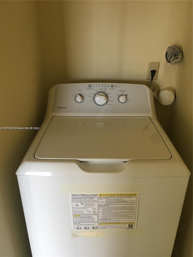 laundry area featuring washer / clothes dryer