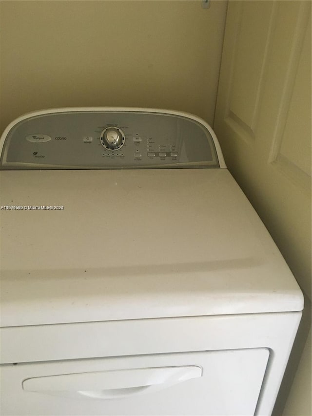 interior details with washer / clothes dryer