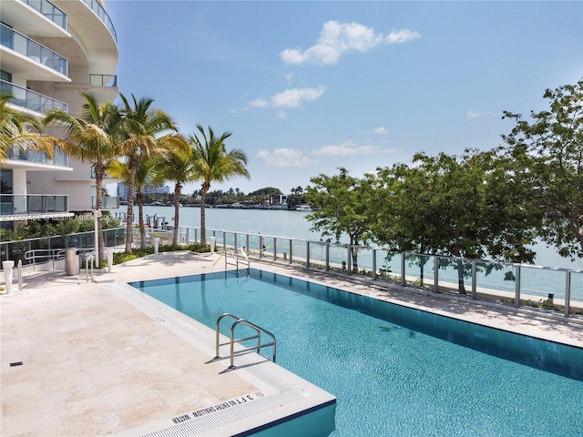 view of pool featuring a water view