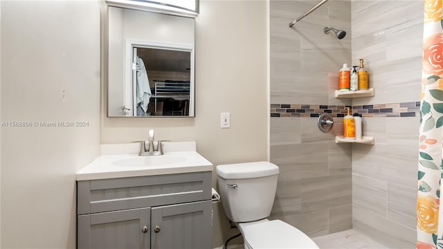 bathroom featuring a shower with curtain, vanity, and toilet