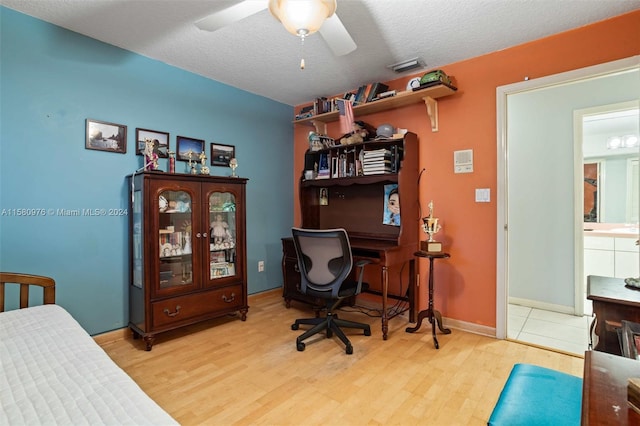 bedroom featuring a textured ceiling, ceiling fan, and light hardwood / wood-style floors