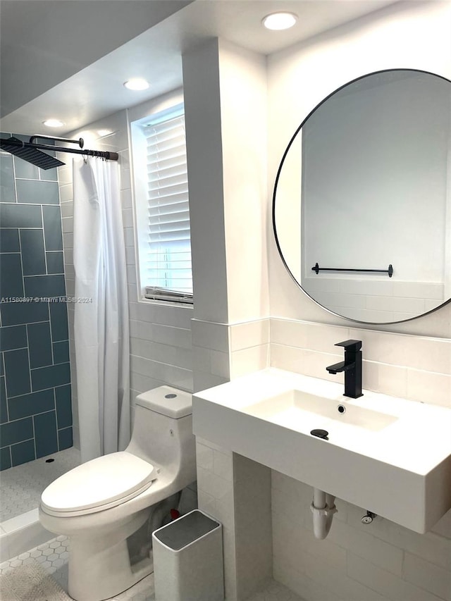 bathroom with tile walls, curtained shower, tasteful backsplash, and toilet