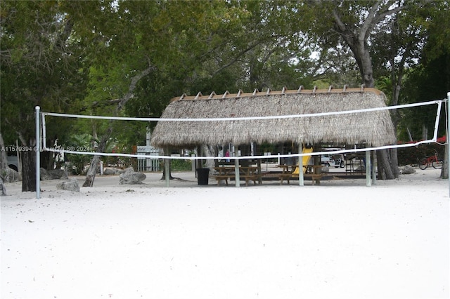 surrounding community with volleyball court