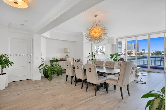 dining area featuring a chandelier, floor to ceiling windows, light hardwood / wood-style floors, and crown molding