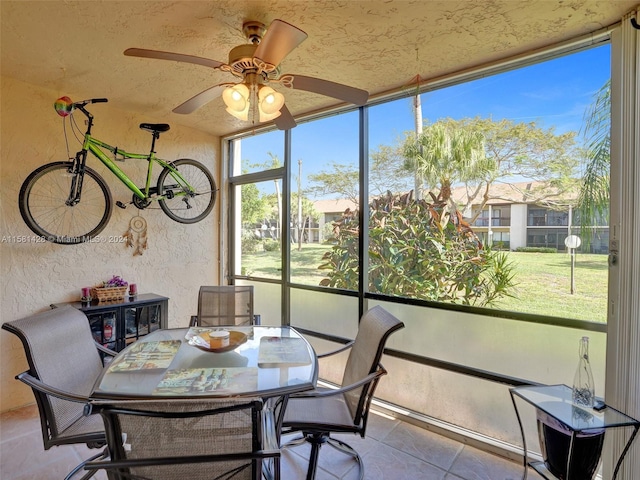 sunroom with ceiling fan