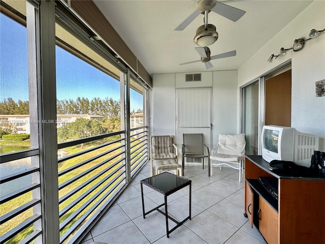 sunroom / solarium with ceiling fan