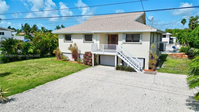 view of front of property featuring a front yard and a porch