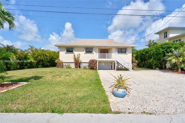 view of front facade featuring a front yard and a porch