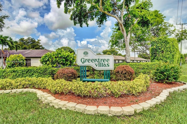 view of community / neighborhood sign