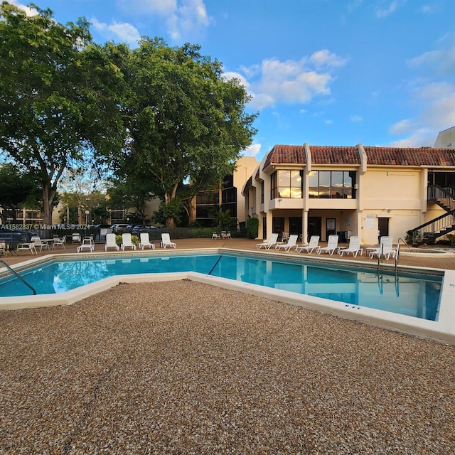 view of swimming pool