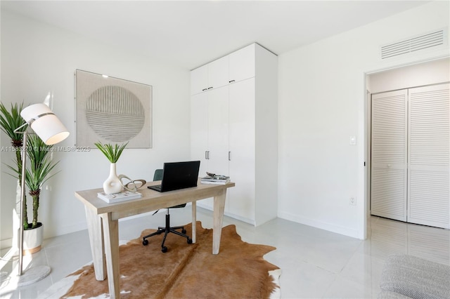 office space featuring visible vents and baseboards