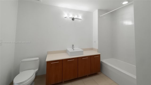 full bathroom featuring tiled shower / bath, toilet, tile floors, and vanity