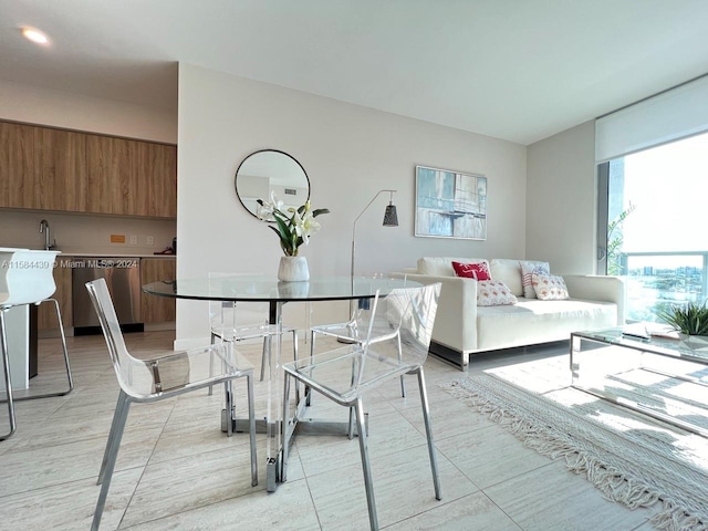 dining space featuring sink and light hardwood / wood-style floors