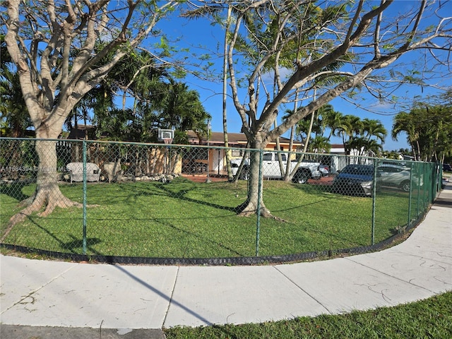 view of front of home featuring a front lawn