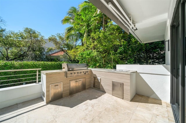 view of patio featuring an outdoor kitchen and grilling area