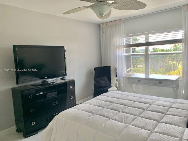 bedroom with ceiling fan