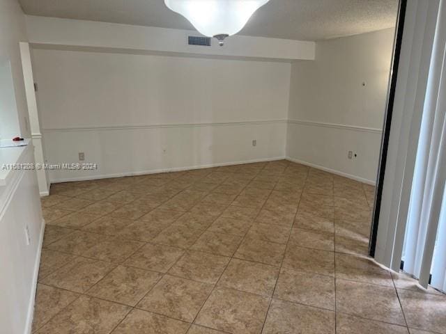 empty room featuring a textured ceiling