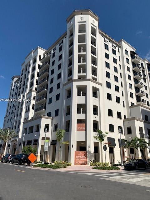 view of apartment building / complex