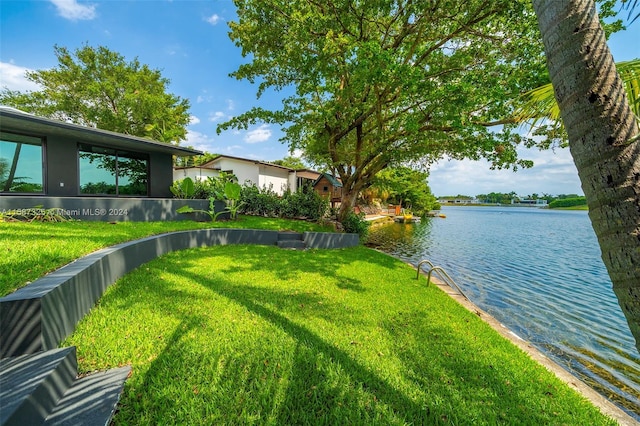 view of yard featuring a water view